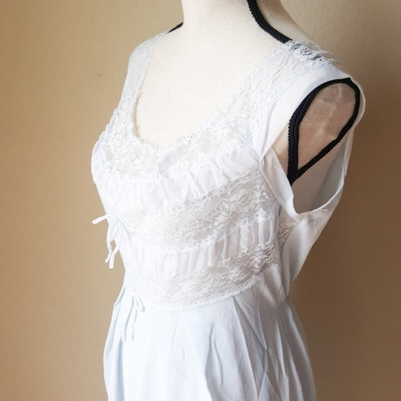 Vintage Movie Star Lace Sleeveless Nightgown