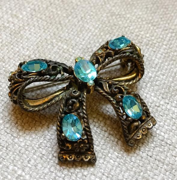 Vintage Bow Jewelry Brooch Pin